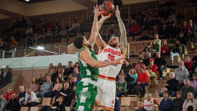 Τζέιμς επίσημο ανανέωσε με Μονακό