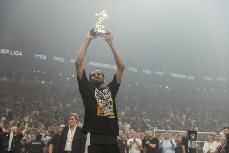 Πάντερ μπρος-πίσω στο ΣΕΦ