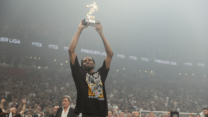 Πάντερ μπρος-πίσω στο ΣΕΦ