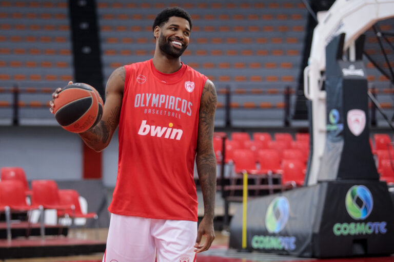 Οκτάβιους Έλις αυτοπροτάθηκε