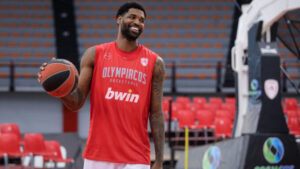 Οκτάβιους Έλις αυτοπροτάθηκε