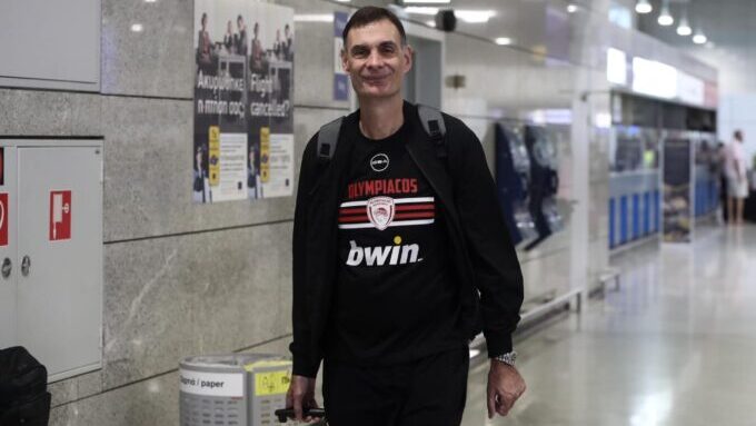 Μπαρτζώκας χτύπημα στο παρκέ