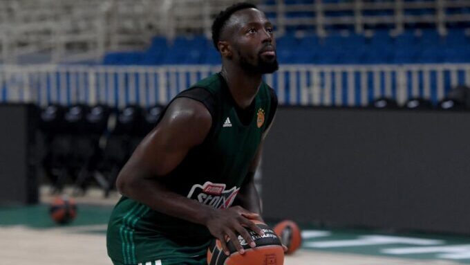 Γκραντ ανανέωση συμβόλαιο