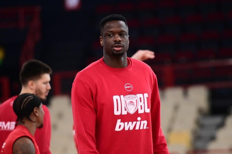 Μουσταφά Φαλ εκτός