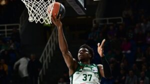 Αντετοκούνμπο μπλοκ