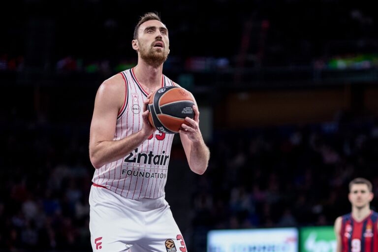 Μιλουτίνοφ δεν κάνει φάουλ