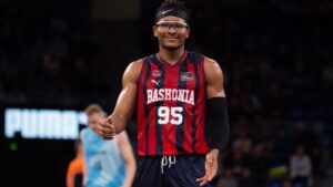 Μονέκε μετά την νίκη τηςΜπασκόνια