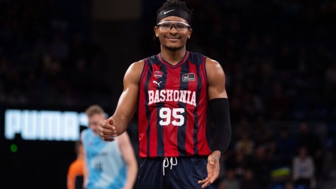 Μονέκε μετά την νίκη τηςΜπασκόνια