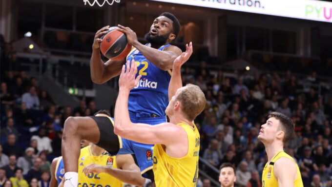 Μακάμπι ψάχνει αντί-Νίμπο