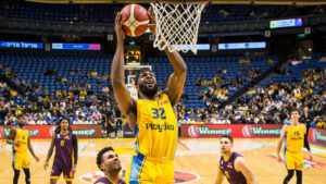 Μακάμπι πτήση άφιξη