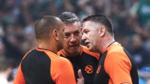 ΠΑΟ Ντουμπάι διαιτητές