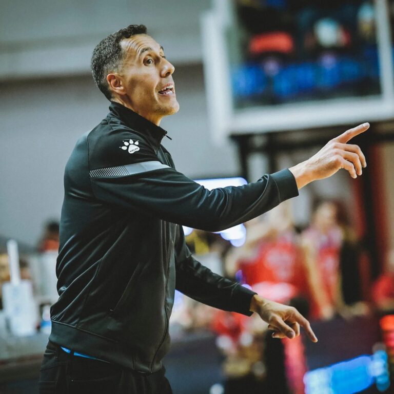 Πριχιόνι κατά Αταμάν