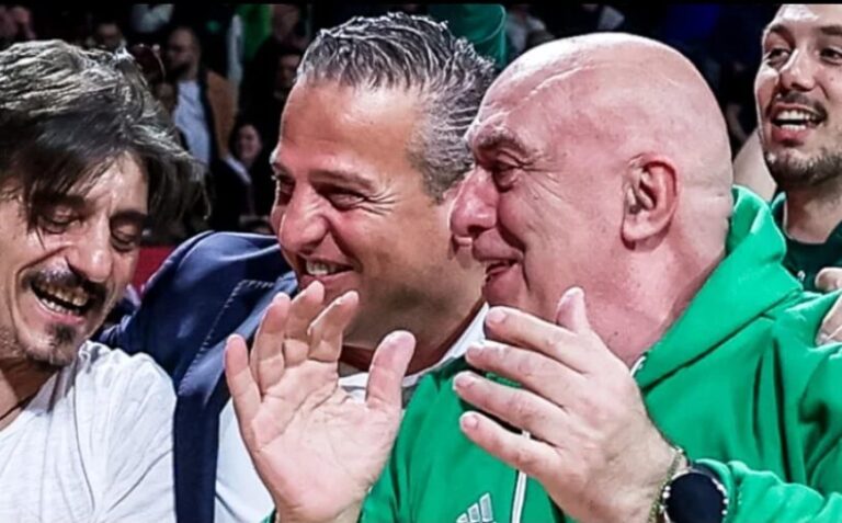 Πάρης Δερμάνης σύνθημα από κόσμο