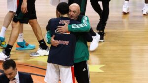 Πάρης Δερμάνης αποθέωση ΟΑΚΑ χειροκρότημα