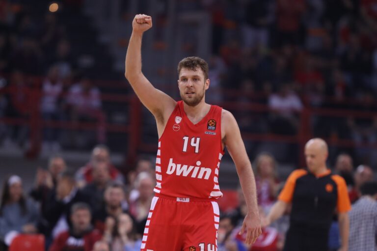 Σάσα Βεζένκοφ ντόμινο μεταγραφών