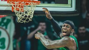 Κέντρικ Ναν κάρφωμα