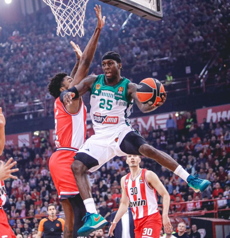 Σύντροφος Ναν αποθέωση για Κέντρικ