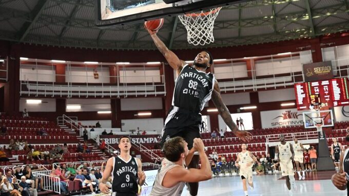 Ταϊρίκ Τζόουνς για επεισόδιο με Μπαρτζώκα