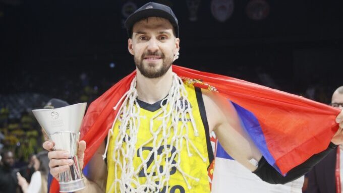 Γκούντουριτς Αρμάνι