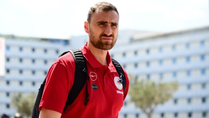 Νίκολα Μιλουτίνοφ Ολυμπιακός